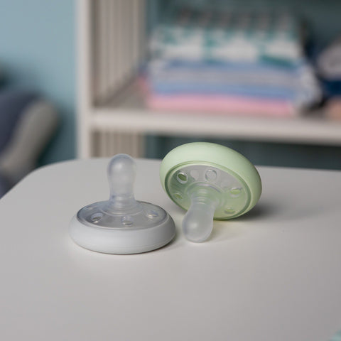 Tommee Tippee Night Time Pacifier 4 Pack 0-6 Mo. Closer to Nature Breast  Like